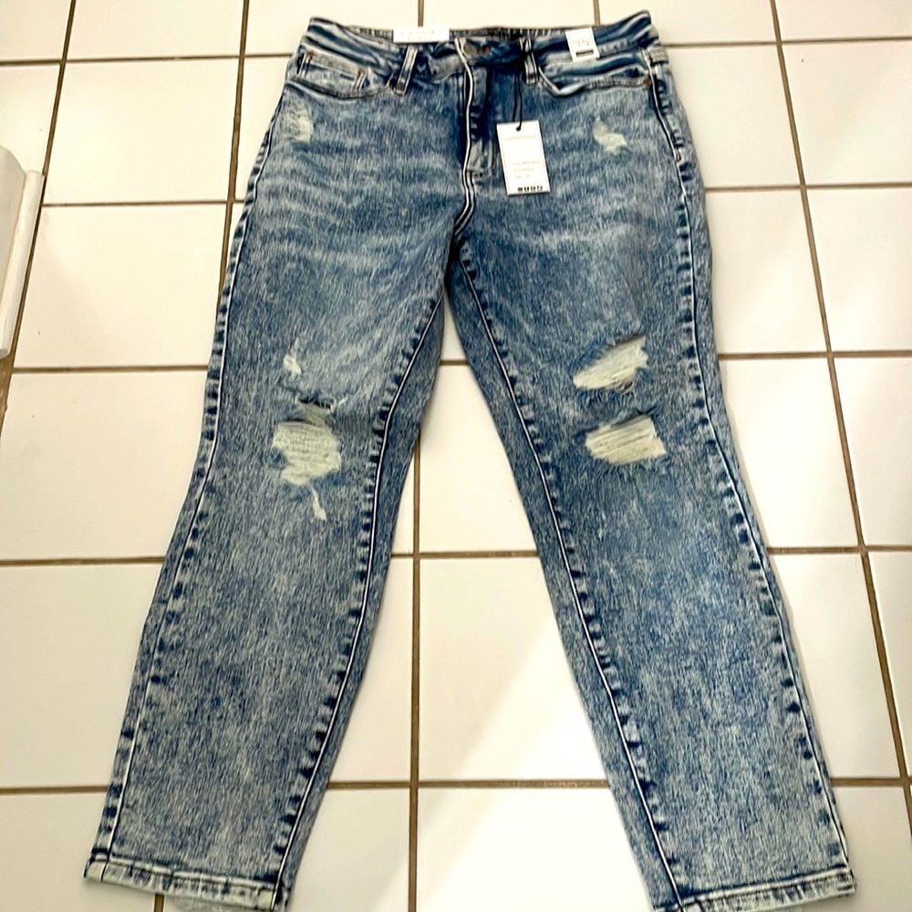 Judy Blue acid wash boyfriend fit jeans. Brand new without tags. Size 11/30.